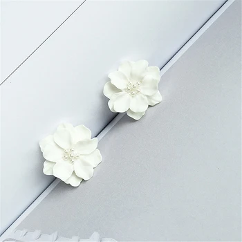Dámské Sladké Romantické Bílé trojrozměrné Květinové Náušnice Osobnost Krátké Temperament Jednoduché Náušnice Dárek