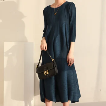 Nové autentické 2020 Podzim Insta-styl Issey Miyake skládaný V-neck módní Evropské Ulici hubnutí mid-délka šatů