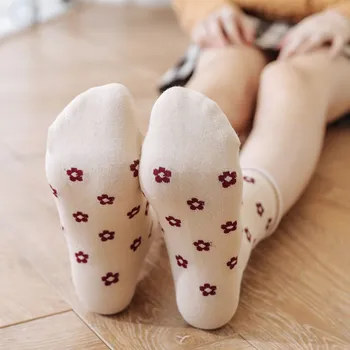 Nové Japonské roztomilé dámské ponožky černé květinové Korean květ loď ponožky kawaii ženy bavlněné ponožky Harajuku zábava strawberry ponožky