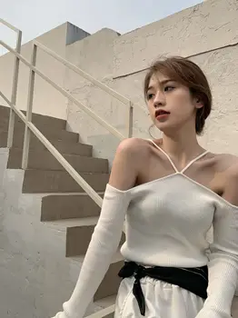 Korejský Módní Hit ve Stylu Desigual a hraje si na chytrého Sexy Off Rameno Dlouhý Rukáv Top Pletený Svetr Svetr Létě 2021 Dámské Oblečení